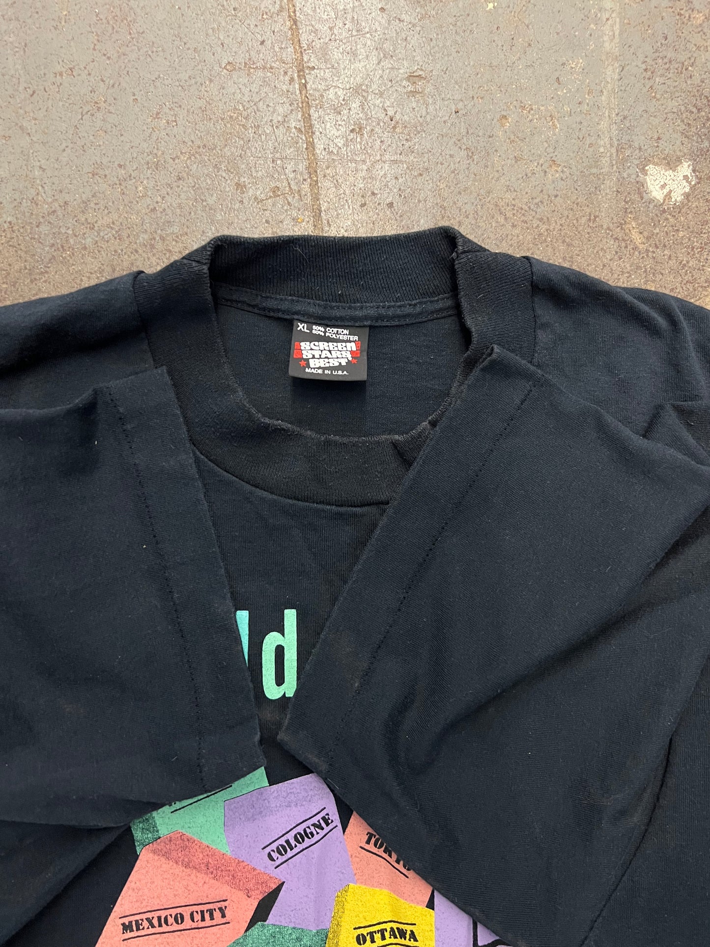 1990's UPS 'World Traveler' Graphic T-Shirt - XL