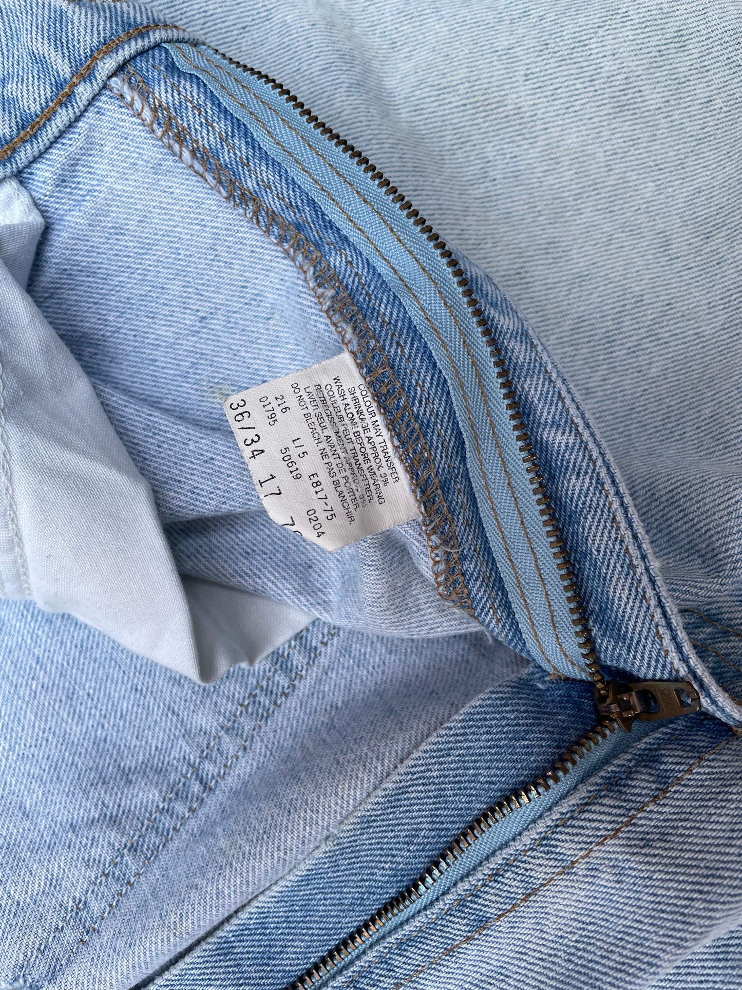 1990's Levi's 619 Orange Tab Light Wash Denim Jeans - 34