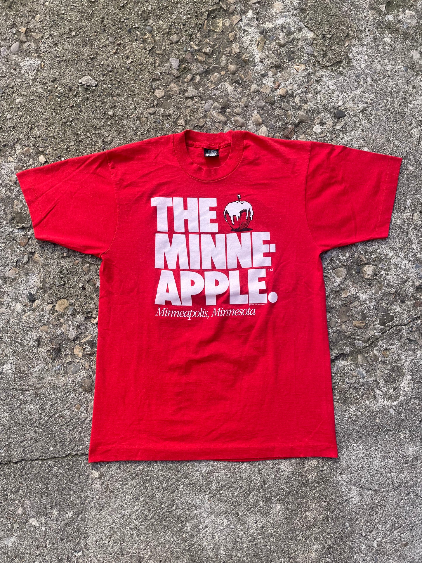 1989 'The Minne-Apple' Graphic T-Shirt - L