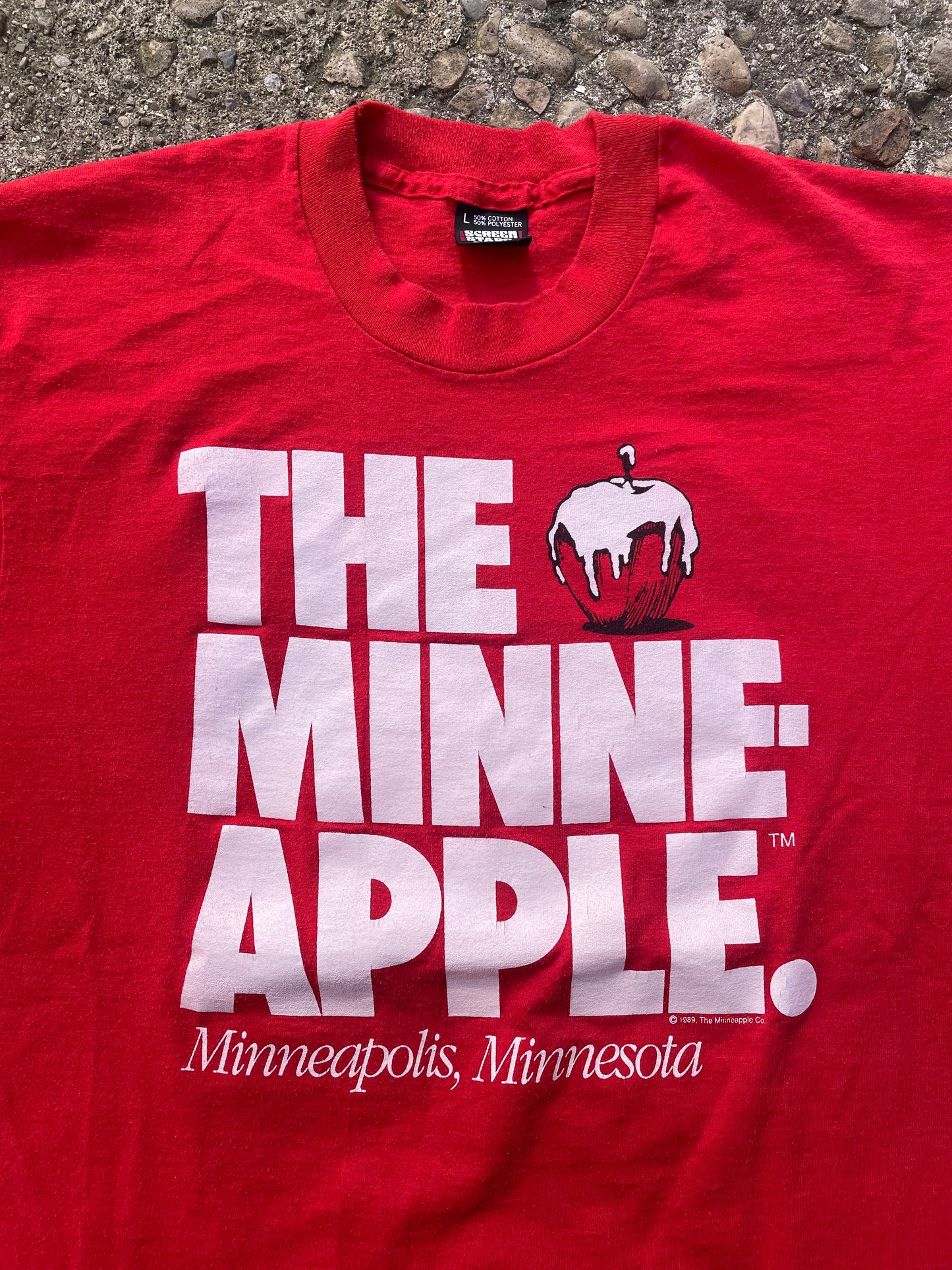 1989 'The Minne-Apple' Graphic T-Shirt - L