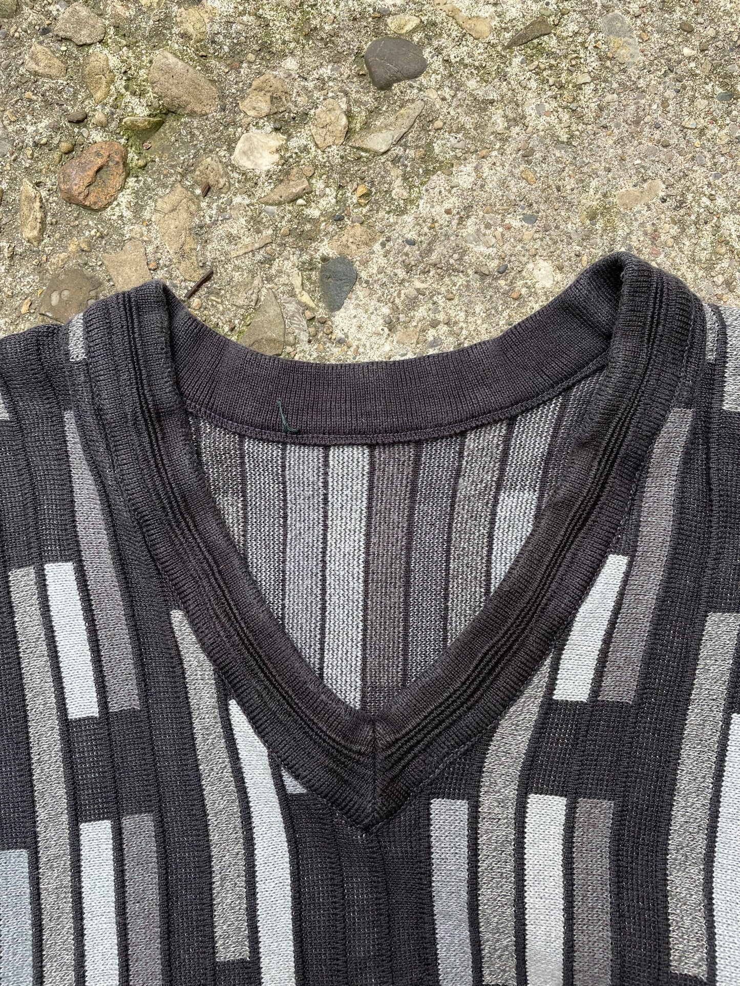 1990's 3D Knit V-Neck Sweater - L