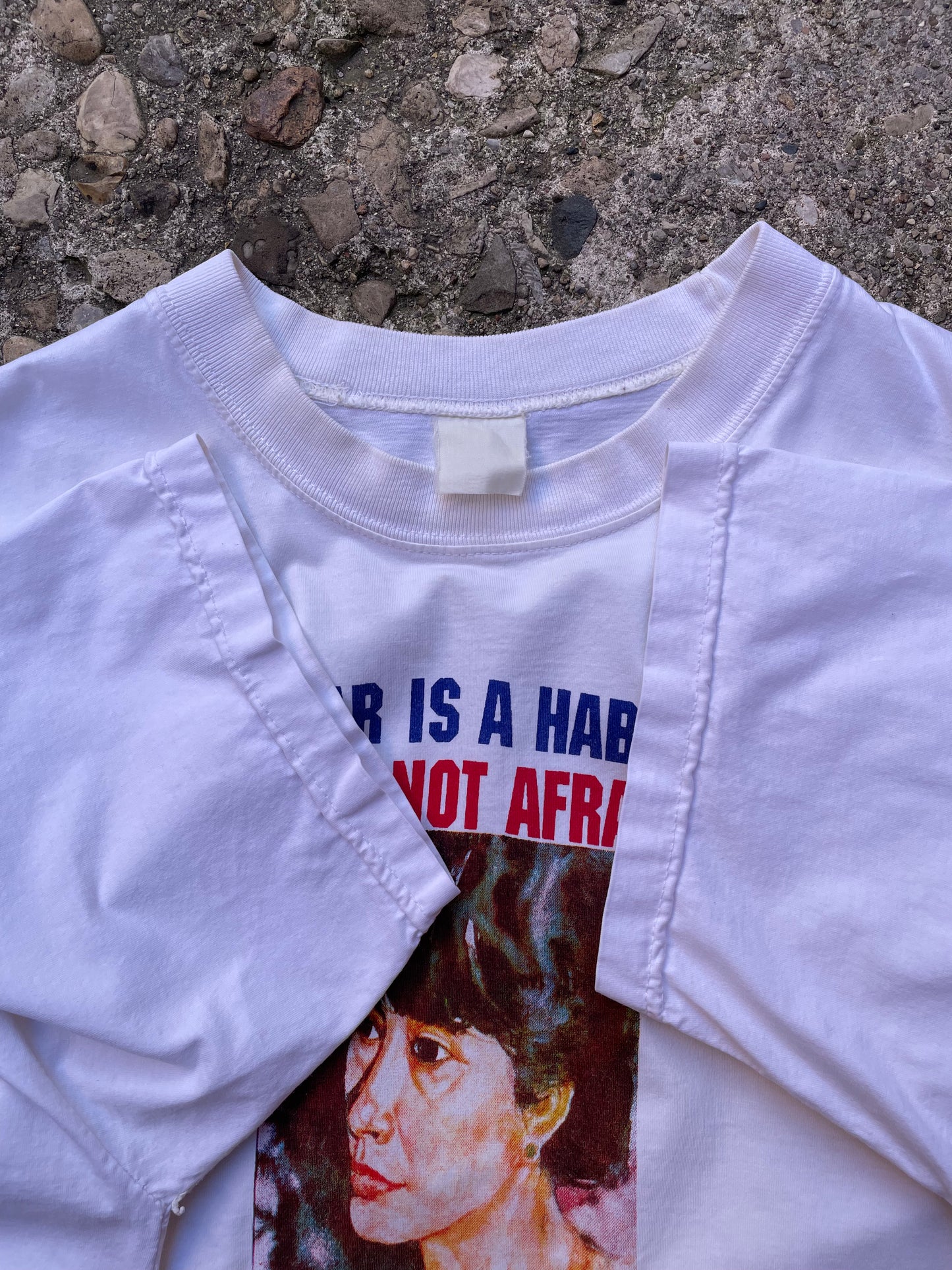 1991 Aung San Suu Kyi Nobel Peace Prize Winner T-Shirt - L