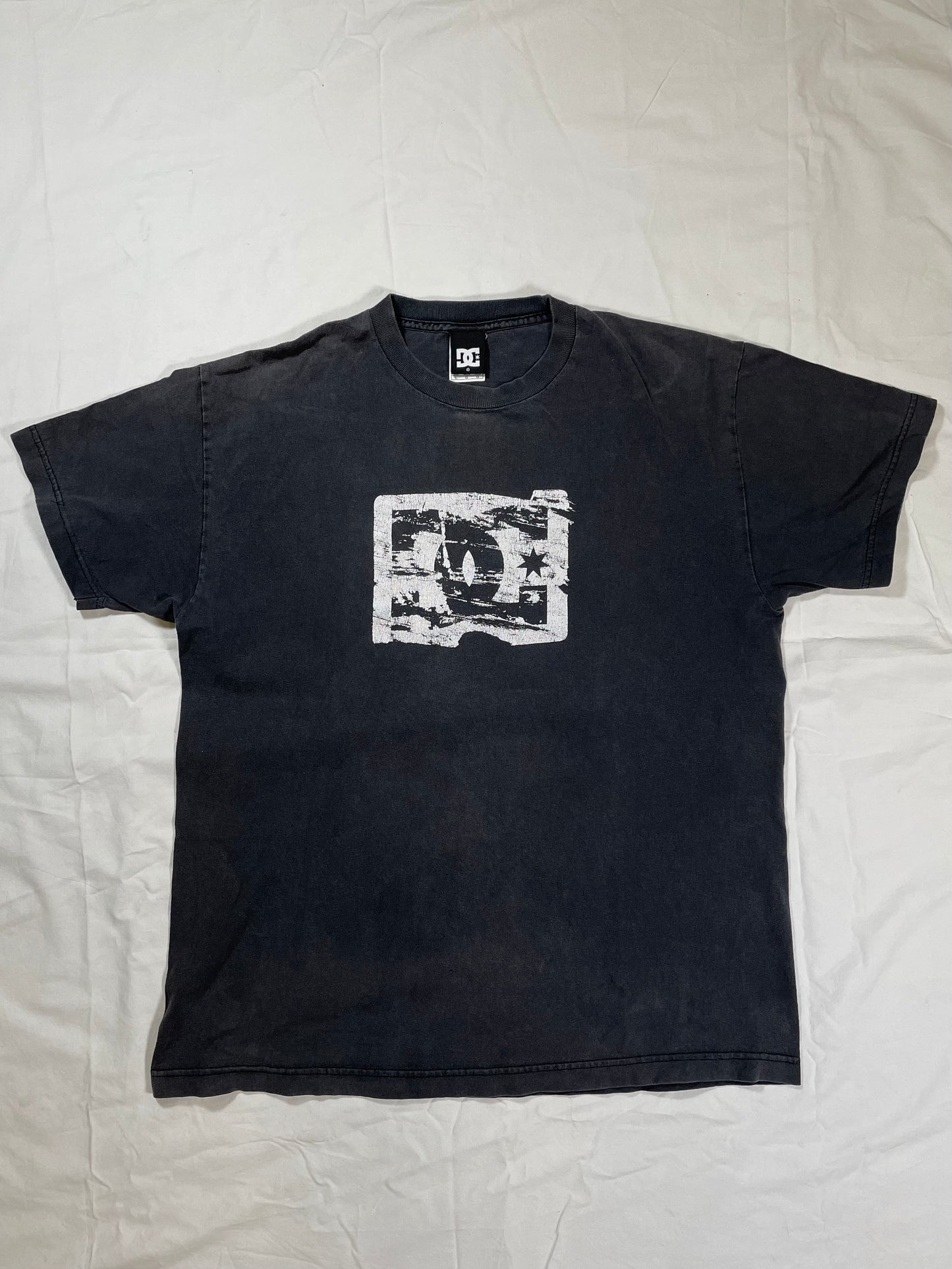 2000's DC Shoe Co Graphic Logo T-Shirt - L