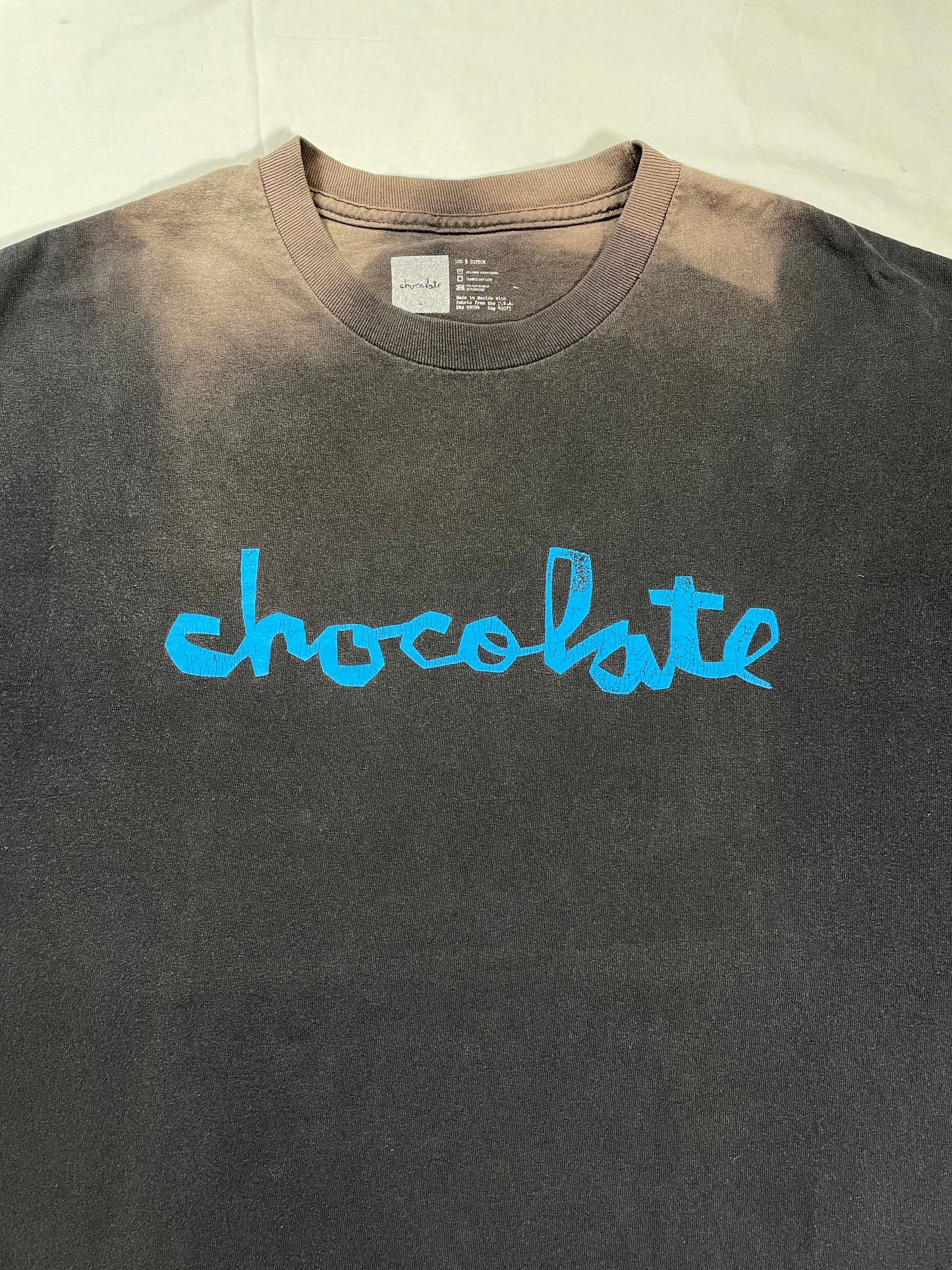 2000's Chocolate Skateboards Faded Graphic Logo T-Shirt - L