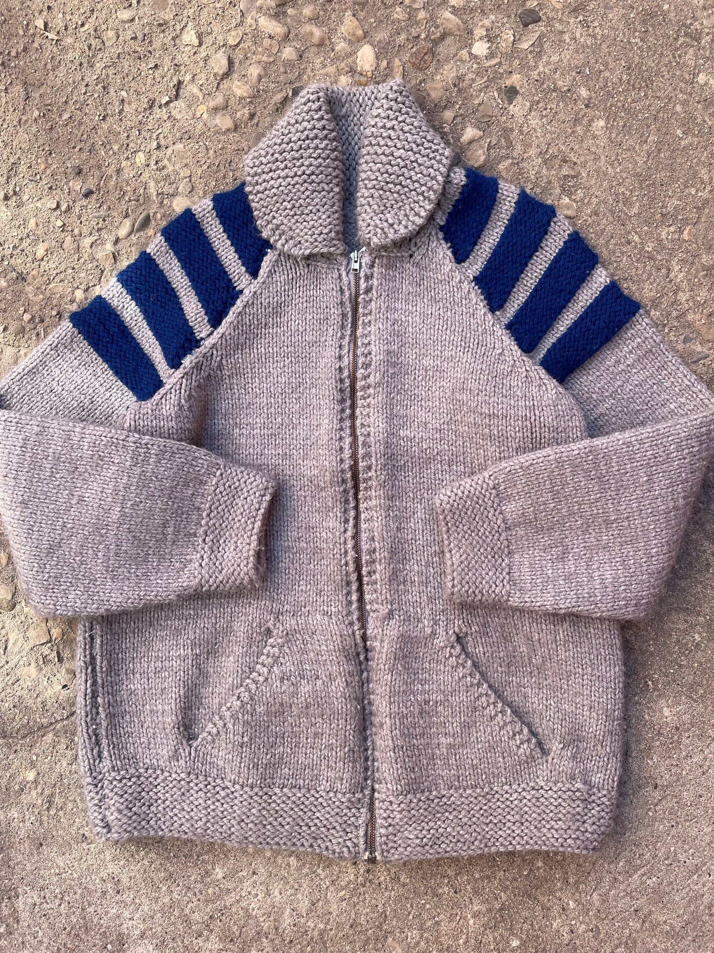 1960's Grey and Blue Cowichan Knit Sweater - L