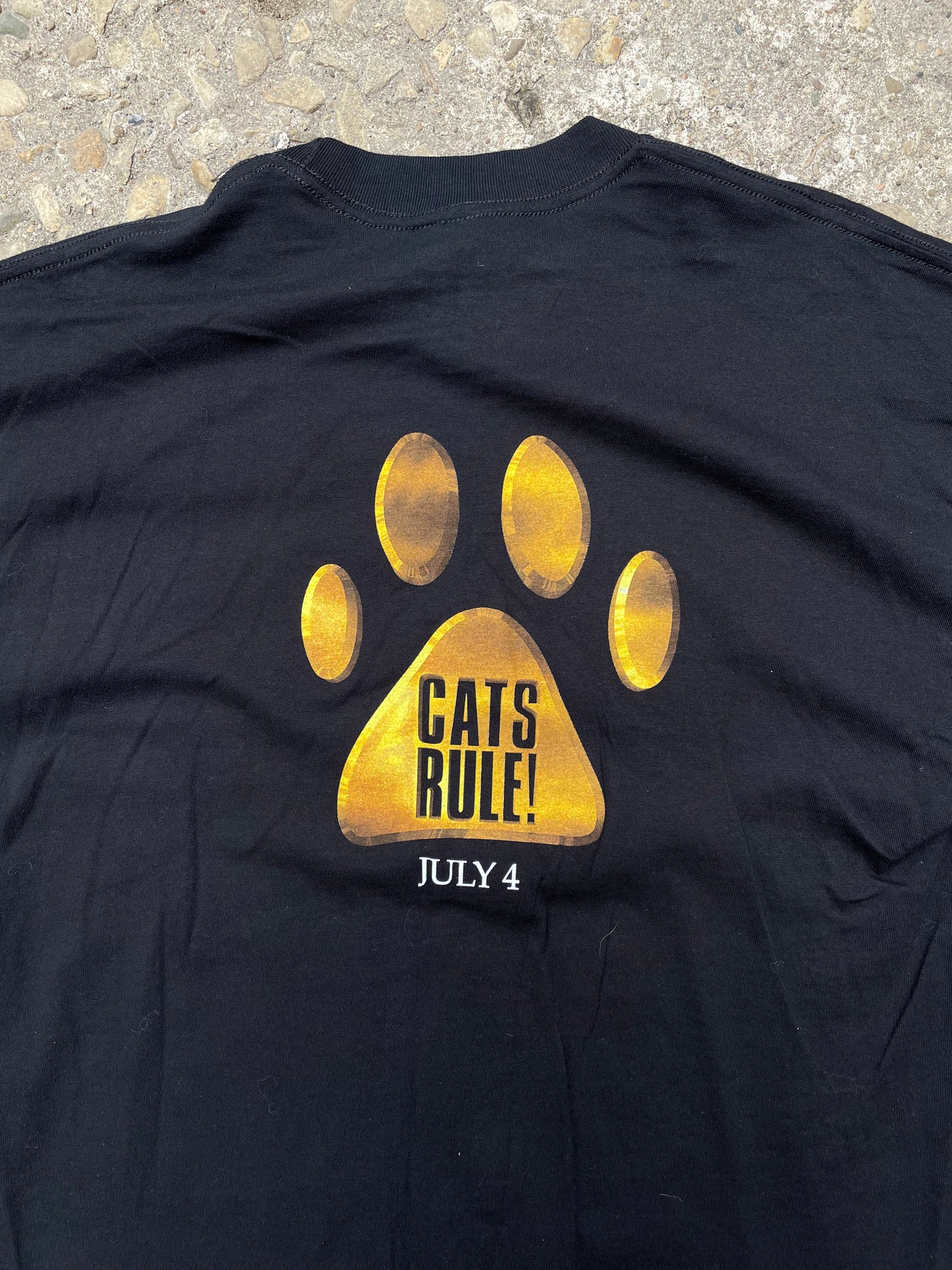 2001 Cats & Dogs Movie Promo T-Shirt - XL