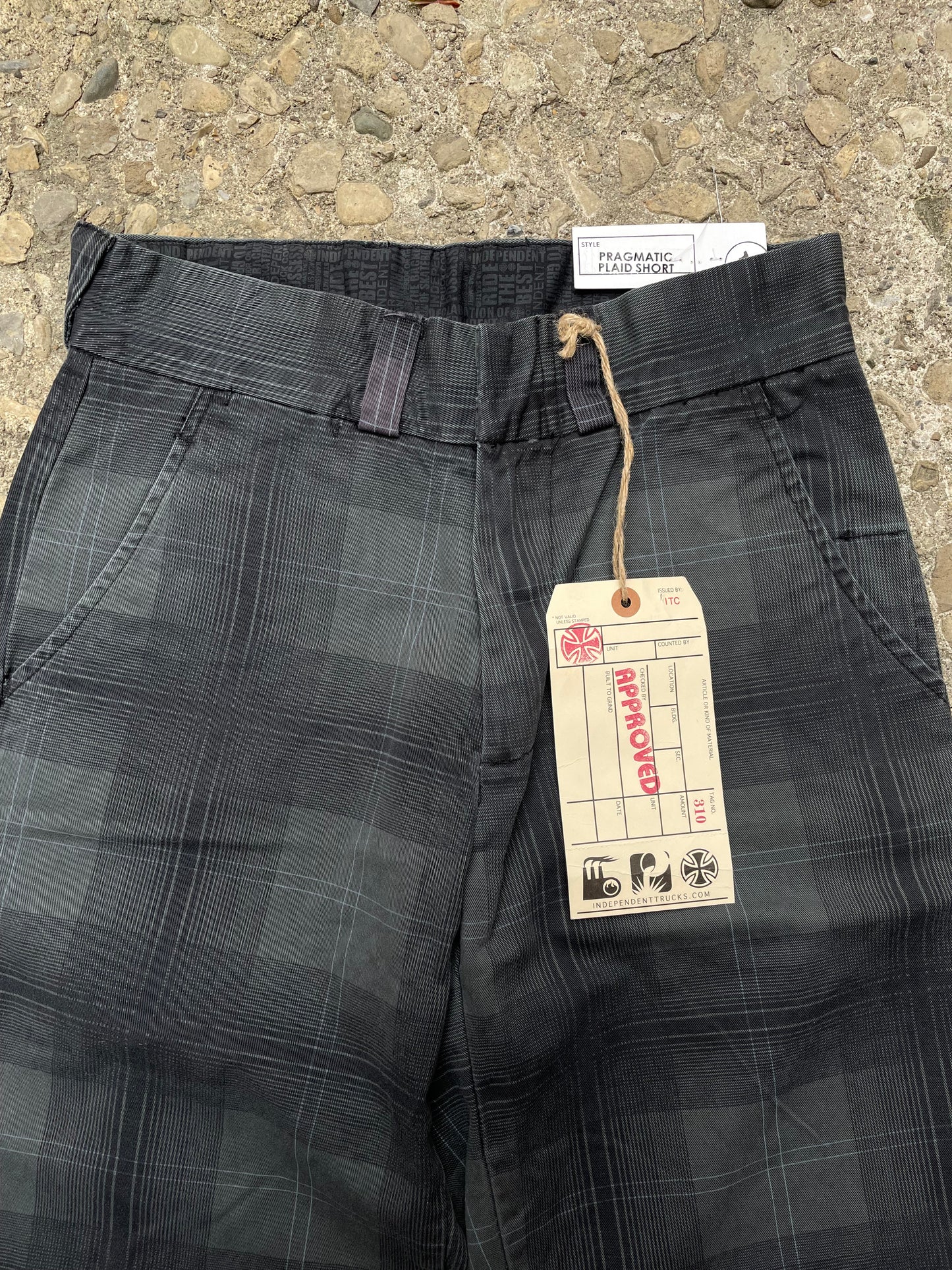 2000's Independent Truck Co. Baggy Plaid Shorts - 28