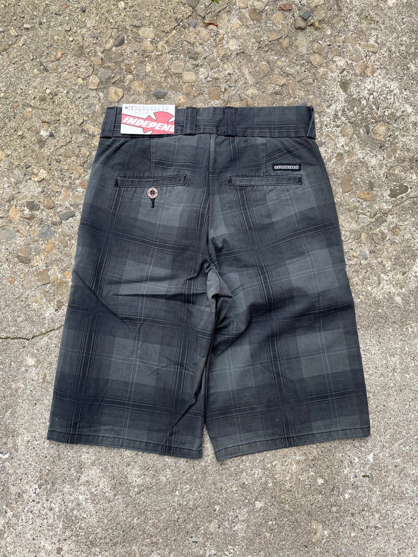 2000's Independent Truck Co. Baggy Plaid Shorts - 28